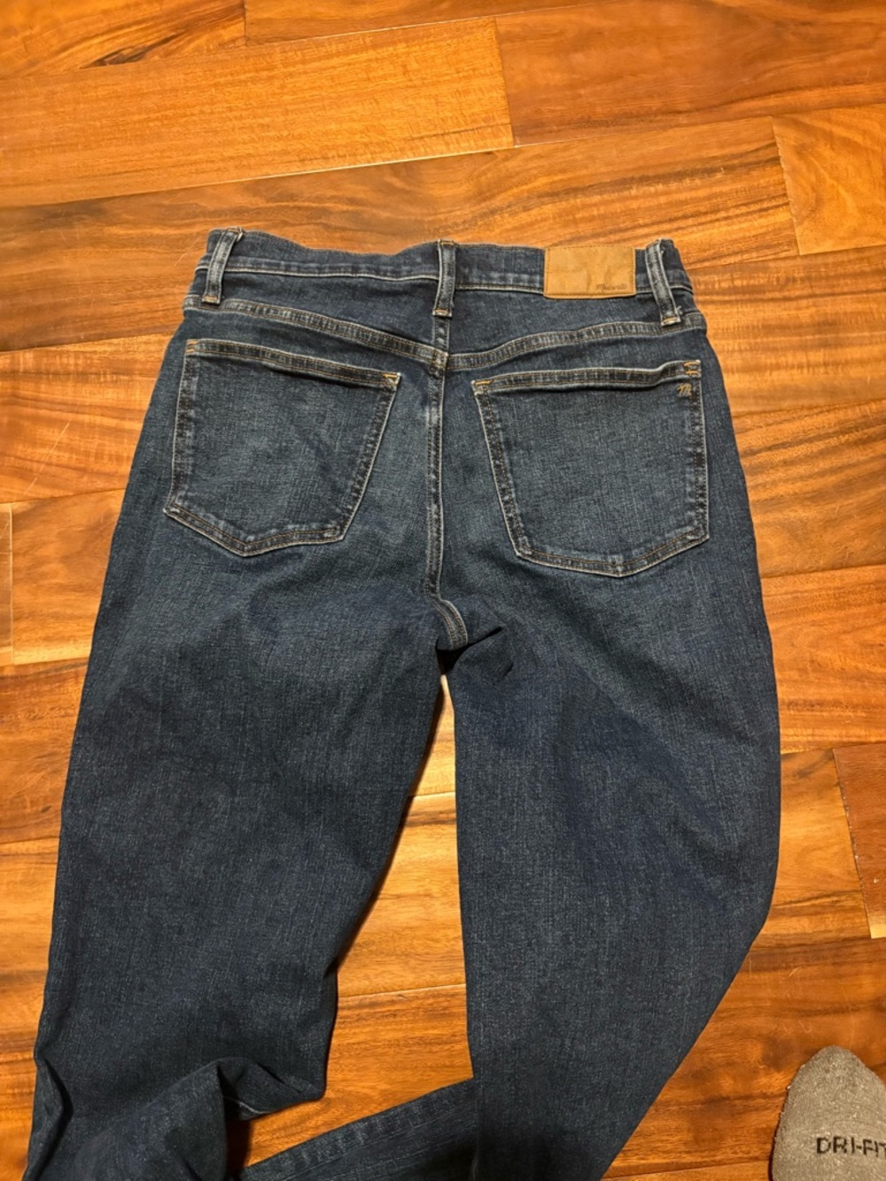 Madewell Mid Rise Perfect Vintage Jeans 27 Straight Leg Medium Denim (1185) - Picture 8 of 9